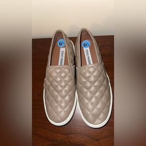 Steve Madden Slip on